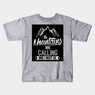 The mountains are calling (black) Kids T-Shirt